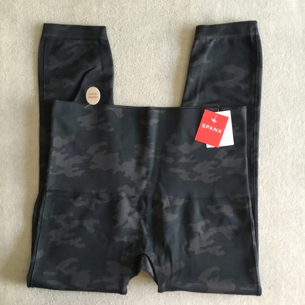 Spanx Cropped Look at Me Now Black Camo Leggings NWT size 1X